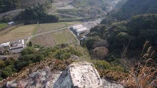 天念寺耶馬の無明橋を見晴らす懸崖の岩峰