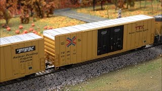 Review: Walthers 60 ft Hi Cube Plate F Box Cars TTX HO