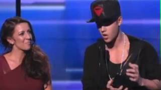 Justin Bieber Wins Artist Of The Year Ama 2012
