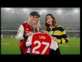 lisa กับ leah williamson นักฟุตบอลอาชีพชาวอังกฤษปัจจุบันเล่นให้กับสโมสร arsenal มอบเสื้อเบอร์ 27