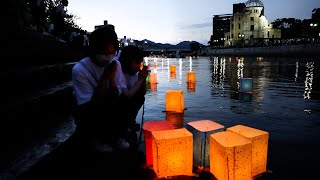 平和への祈り込め、灯籠流し　原爆犠牲者しのぶ　広島