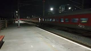 Nellai super fast express crossing talaiyuthu..