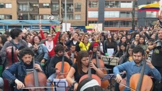 Un "cacerolazo sinfónico" marca jornada de protestas en Bogotá