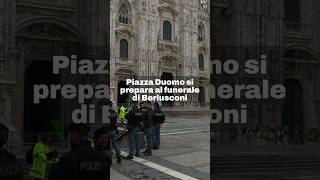 Milano, Piazza Duomo si prepara ai funerali di Silvio Berlusconi