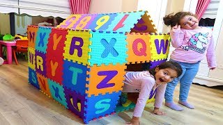 Öykü ve Masal Renkli Harflerden Oyun Evi Yaptı - Kids Play House Made of Learn Colors Alphabet