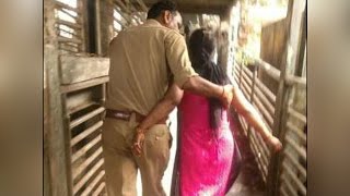 UP Sub Inspector की इस viral Photo से पूरा Police महकमा बदनाम हो रहा है | वनइंडिया हिन्दी