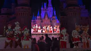 Christmas Disney Fireworks at Magic Kingdom Orlando - #Disney #fireworks #disneyworld #magickingdom