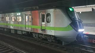 1227次基隆發車經由山線開往苗栗的銀綠色微笑號EMU900型十輛一編組EMU951區間車