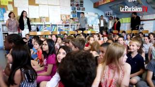 Le chanteur Grégoire chante la poésie à l'école