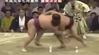 誕生横綱千代の富士1(1981) 大相撲の第５８代横綱で歴代３位の優勝３１回を果たし、角界初の国民栄誉賞も受賞した「昭和の大横綱」、千代の富士こと九重親方が2016年7月31.