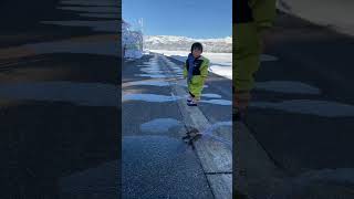 道路から水出てきて変なの〜言う😂 #2歳 #2yearsold #baby #boy #遊び #japanese #外遊び #自然 #snow #nature #雪