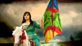 Stina, la chanteuse finlandaise chante en kabyle \