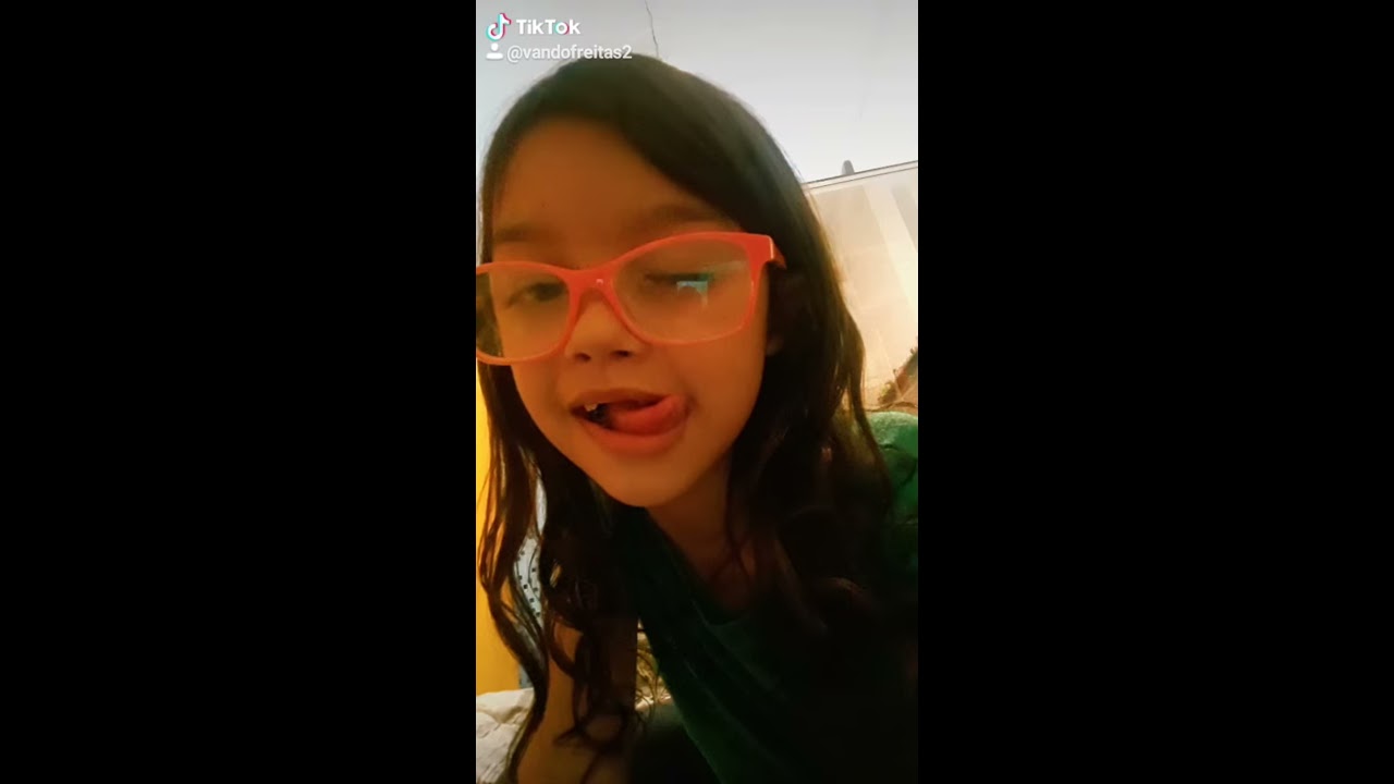 Júlia Tiktok - YouTube