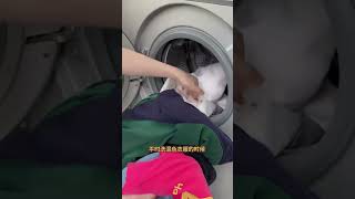 混洗衣服放兩片這個防串色洗衣片，就不用擔心衣服會串色染色啦#防串色洗衣片 #防串色紙  #洗衣小妙招1