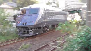 JR九州　787系 特急きりしま14号 鹿児島中央駅～宮崎駅6014M   すれ違い787系 特急きりしま11号宮崎駅～鹿児島中央駅 6011M  　新長田踏切　撮影日2024 11 25