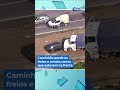 caminhão perde os freios e arrasta carros que estavam na frente shorts balançogeral