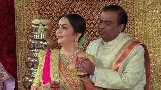 Lata Mangeshkar 's rendition of Gayatri Mantra for newlyweds Isha Ambani and Anand Piramal