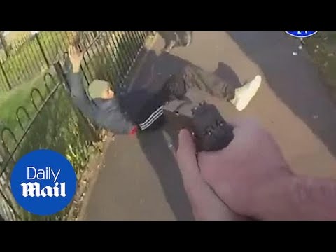 Dramatic Moment Armed Police Tackle Gang With Knives And SHOTGUN - YouTube