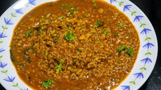 Matakichi Gravy Recipe | मटकीची लपथपी भाजी | Maharashtrian Recipes