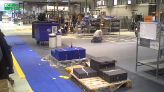 Installation Ecolocflooring PVC tiles in production environment