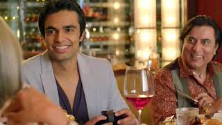 Dolly Ahluwalia's richness attracts Nikhil Pandey-Bajatey Raho movie 2013- very fuuny video
