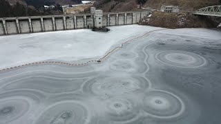 花巻市　早池峰ダム　氷の模様