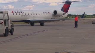 Delta to cut drinks and snacks from 450 short-haul flights