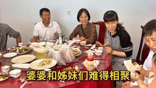 公婆给姥姥烧周年纸，和姨姨们难得相聚，4女婿推杯换盏把酒言欢