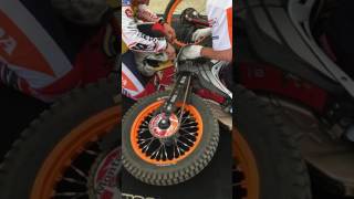 2017 FIM Trial GP USA Kingman AZ changing oil jet in Fujinami's bike