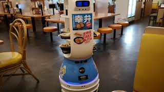 幸楽苑の非接触型自動配膳ロボット【K-1号（ケー・イチゴウ）】