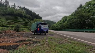 三轮车自驾游，没有下雨继续出发，今天终于又吃上柴火饭