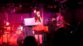 20090613 魏如萱 - 坐在巷口的那對男女@The Wall