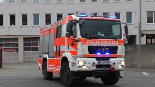 [Alarmgong + Durchsage - Rauch im Treppenhaus] ELW C-Dienst + Löschzug Berufsfeuerwehr Hildesheim