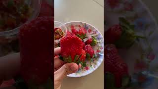 The strawberry tastes better with salt and chilli 😋 #fypyoutube