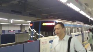 東急目黒線日吉駅に到着する都営三田線直通の各駅停車西高島平行き都営6300系