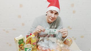 1000 рублей на продукты к Новогоднему столу.