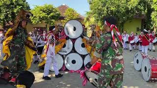 Drumband Bahana Mahardika dalam Menyambut Orang Tua/Wali Murid