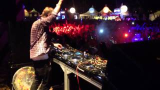 ZoukOut 2011 - Avicii - Titanium (Alesso Remix)