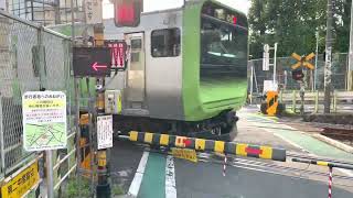 山手線の踏切 駒込駅と田端駅の間にある踏切（第二中里踏切）