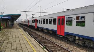 De NMBS AM85 nummer 924-935  verlaten Mechelen station