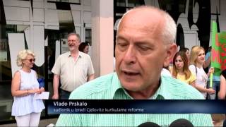 SBtv Vijesti - Prosvjed podrške cjelovitoj kurikularnoj reformi i u Slavonskom Brodu