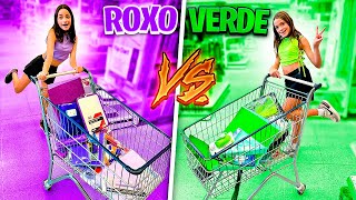 COMPRANDO MATERIAL ESCOLAR PELA COR ROXO VS VERDE - MILLENA E MANU MAIA