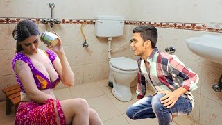 Bathroom Mein Nahate Hue Dekha Sexy Videos