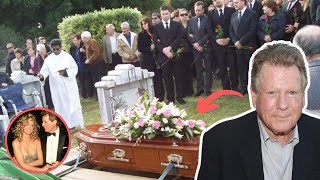 Ryan O’Neal buried next to his longtime love Farrah Fawcett 2 weeks after his death