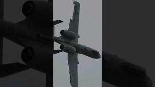 【空飛ぶ戦車A-10】Flying Tank: A-10 Thunderbolt II Showcases Its Strength