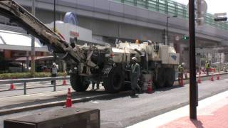 路面切削機（ロードカッター）Asphalt Milling Machine in Japan