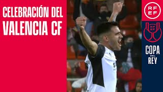 COPA DEL REY I Celebración por todo lo alto entre jugadores y afición del Valencia CF