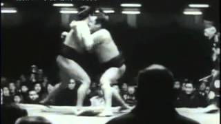 Shinobuyama vs. Wakanohana : Hatsu 1957 (信夫山 対 若ノ花)