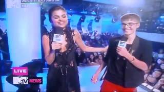 Justin Bieber Kiss Selena Gomez live at MTV Video Music Awards 2011