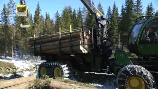 Форвардер John Deere 1510E